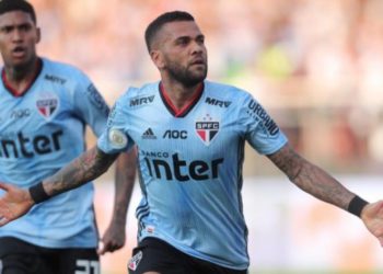 (VIDEO) Dani Alves debutó con el número 10 y le dio el triunfo al Sao Paulo