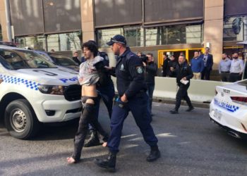 Un hombre al grito de “Alá es grande” asesina a una mujer a cuchilladas y hiere a otra antes de ser detenido