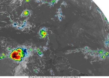 Dorian se convierte en huracán cerca de las Islas Vírgenes de EE.UU.