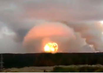(VIDEO) Explota un arsenal militar en Rusia y evacuan a 11.000 personas