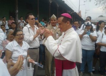 Padre Baños recomienda a Fabio Colindres que done su pensión en obras de caridad