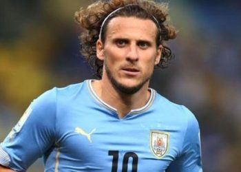 El uruguayo Diego Forlán anunció su retiro del fútbol