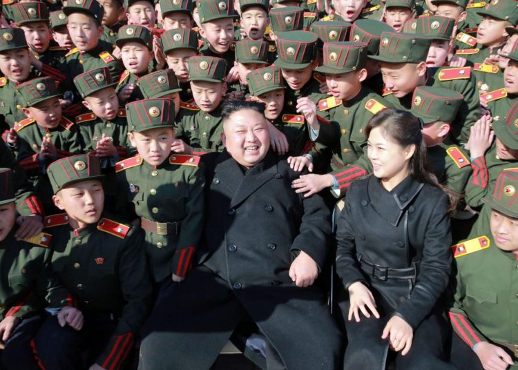 Corea del Norte confirma que probó un nuevo sistema lanzacohetes múltiple