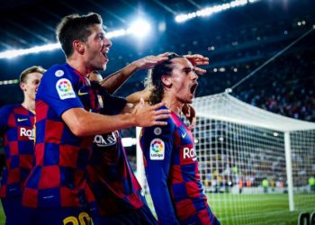 El Barcelona con goles de Griezmann derrota al Betis 5-2 en el Camp Nou