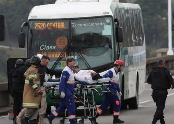 (VIDEO) Francotirador de la Policía de Brasil abatió al secuestrador de autobús