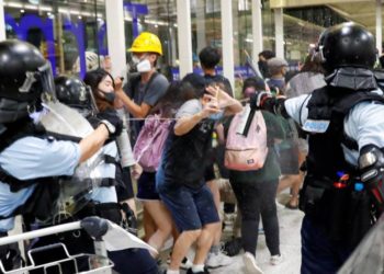China amenaza con «reprimir rápidamente los disturbios» en Hong Kong