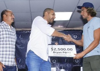 INDES entrega $2,500 de premio a Bryan Pérez por ganar medalla de bronce en Juegos Panamericanos