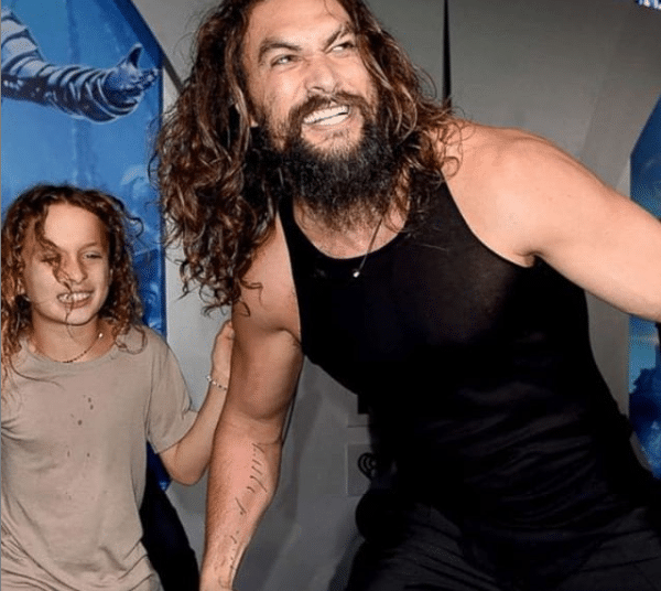 (VIDEO) Jason Momoa, Aquaman, quedó atrapado en un elevador por dos horas