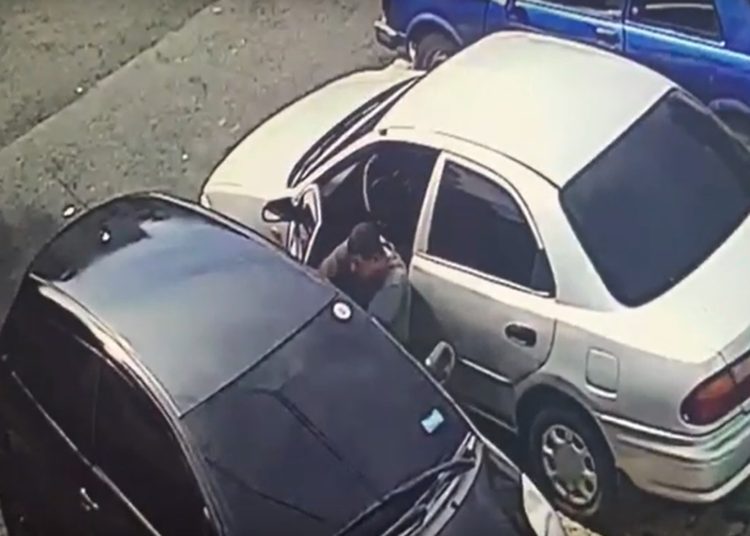 (VIDEO) Denuncian a sujeto que roba vehículos en la colonia San Luis