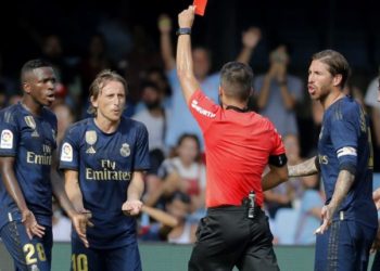 (VIDEO) Luka Modric sufre la consecuencias de la nueva regla del fútbol al ser expulsado