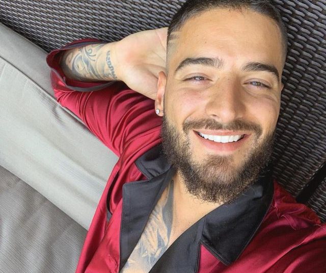 Maluma sube foto en la cama con otro hombre y causa miles de comentarios