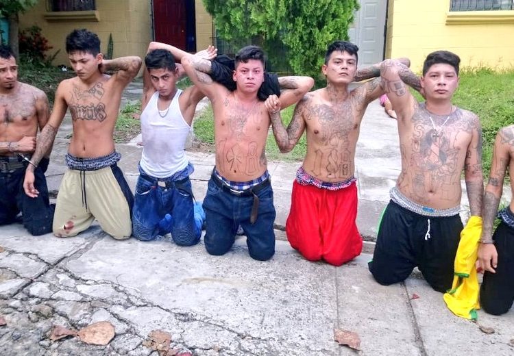 Detienen a 8 pandilleros por usurpación de vivienda en Ilopango