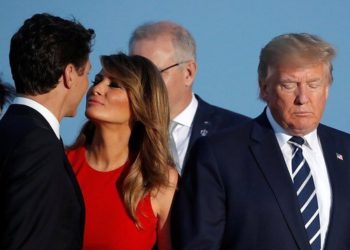 (VIDEO) Donald Trump molesto por el beso entre Justin Trudeau y Melania