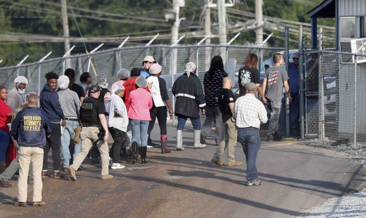 La redada más grande en una década en EE.UU. desata el miedo entre los mexicanos