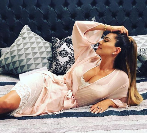 Ninel Conde saca lo ‘Bombón asesino’ al dejar descubierto su trasero