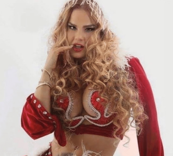 (VIDEO) Niurka explica gráficamente como hace para no ensuciarse las uñas cuando va al baño