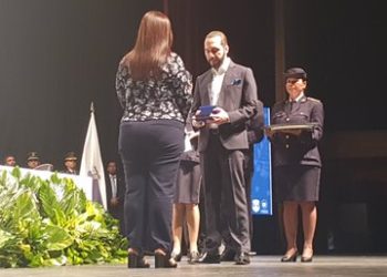 Entregan Cruz de Oro a familiares de policías fallecidos en el cumplimiento del deber