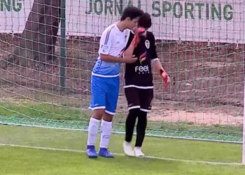 (VIDEO) El inicio de una goleada, portero marca autogol a los 13 segundos del partido