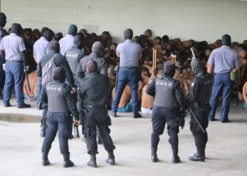 Autoridades interceptan 14 «wilas» en penal de Izalco