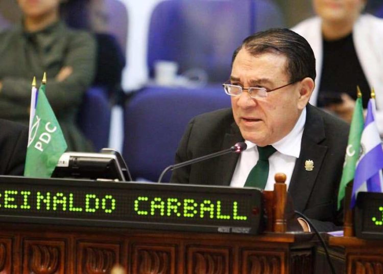 Reynaldo Carballo: Educación creó 500 plazas para militantes del FMLN