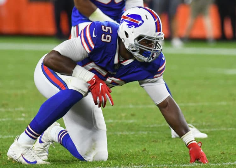 Un jugador de la NFL confesado bisexual quiere volver a las canchas