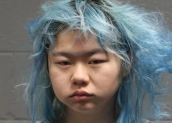 Mujer es acusada de practicar sexo oral con el perro de su amiga