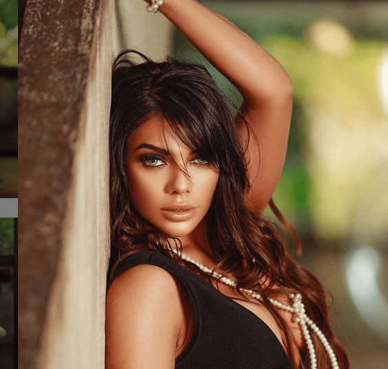 (VIDEO) Suzy Cortez comparte su rutina de espalda con un sensual traje deportivo
