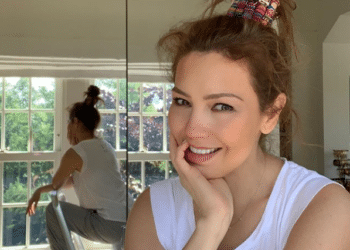 Thalía cumple 48 años con una envidiable figura