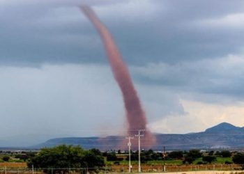 (VIDEO) Tornado provoca pánico en habitantes de una comunidad en México