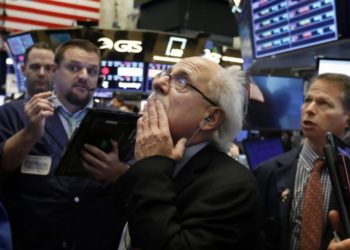 Wall Street con pérdidas por la caída del rendimiento de la deuda del Tesoro y surgen temores de una recesión