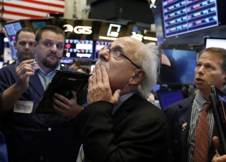 Wall Street con pérdidas por la caída del rendimiento de la deuda del Tesoro y surgen temores de una recesión