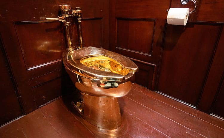 Inodoro de oro macizo valorado en más de $1 millon es robado de la casa donde nació Winston Churchill