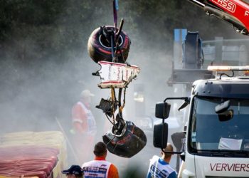 (VIDEO) Cámaras captan la reacción de Lewis Hamilton al ver el accidente donde murió Hubert