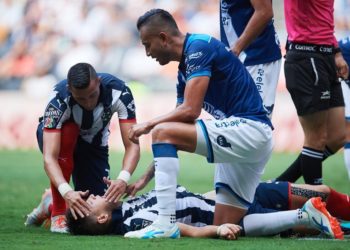 (VIDEO) Duro golpe que provocó traumatismo craneoencefálico al futbolista César Montes