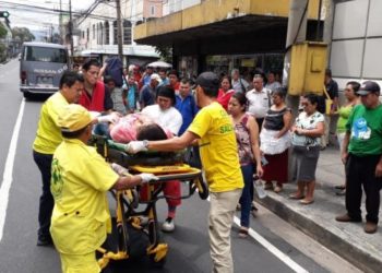 Mujer cae de microbús de la ruta 41A y es atropellada por un vehículo particular