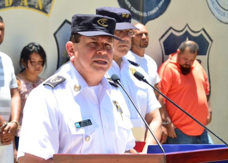 Población destaca trabajo de Mauricio Arriza Chicas al frente de la PNC