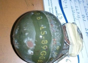 Localizan granada fragmentaria de un predio baldío de la colonia Carrillo, en Ahuachapán