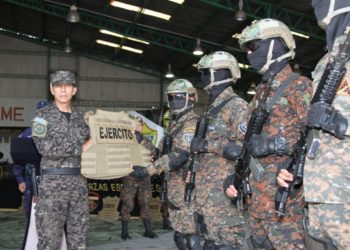 Fuerza Armada recibe implementos militares para Plan Control Territorial