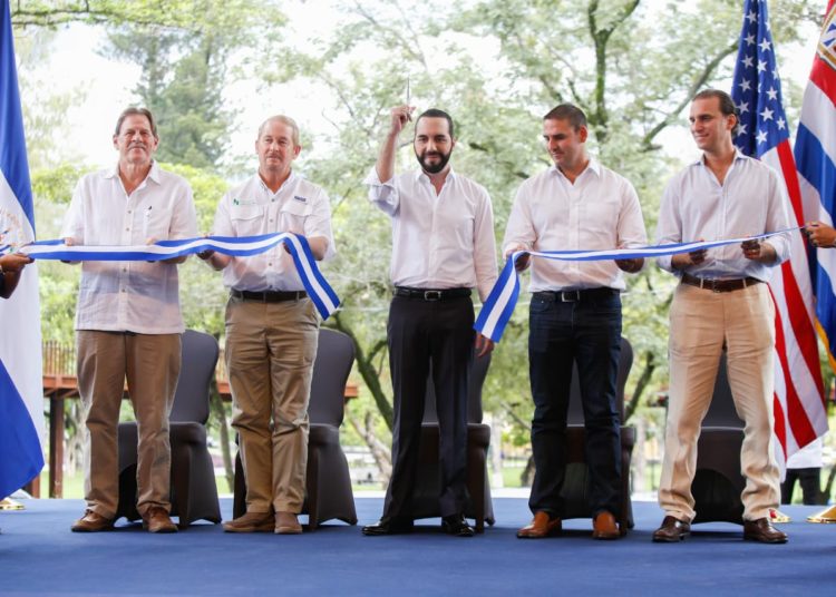 Bukele y Muyshondt inauguran remodelación del Parque Cuscatlán