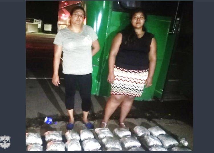 Capturan a dos mujeres que transportaban más de $14 mil en marihuana