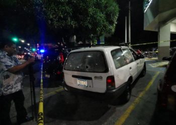 Vigilante y delincuente resultan lesionados de bala en un intento de asalto cerca de iglesia Don Rúa