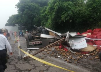 (VIDEO) Guatemalteco muere en accidente de tránsito sobre carretera a Sonsonate