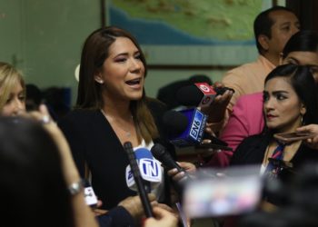 Mayteé Iraheta abandera la lucha contra la contaminación por basura