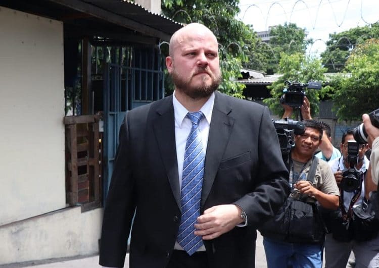 Alejandro Muyshondt concilia con víctimas y seguirá proceso en libertad por delito menor