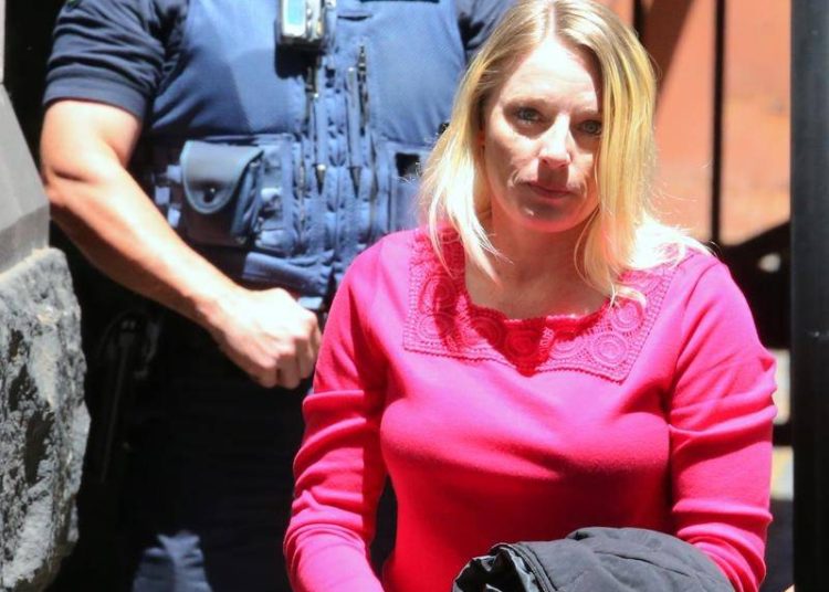 ‘La Viuda Negra’, una Stripper australiana adicta al sexo y a degollar gargantas