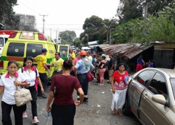 Múltiple accidente frente a penal La Esperanza deja varios lesionados