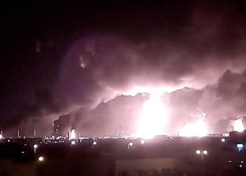Revelan video del ataque con drones y misiles contra instalaciones petroleras de Arabia Saudita