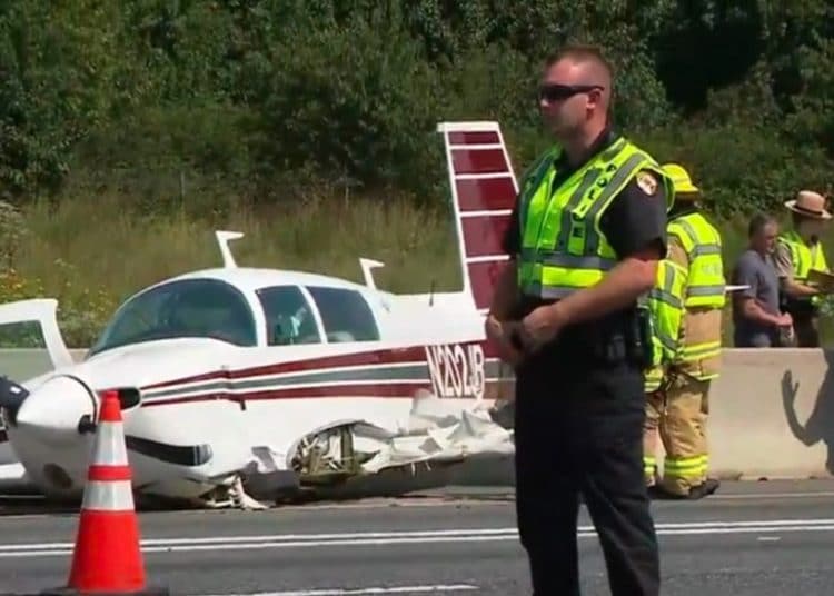 Piloto de avioneta confunde pista de aeropuerto con carretera y choca con un auto en Maryland