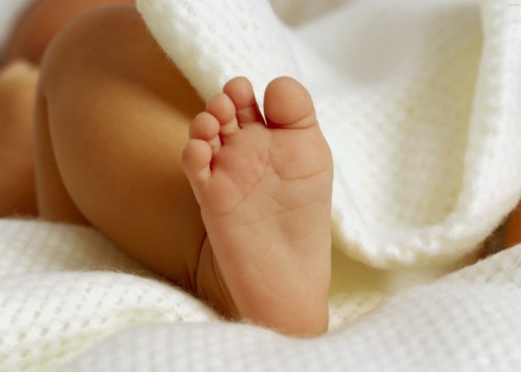 Una madre estrangula a su bebé de 1 año por no tener comida