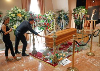 Miles se reúnen en Madrid para despedir al ídolo Camilo Sesto